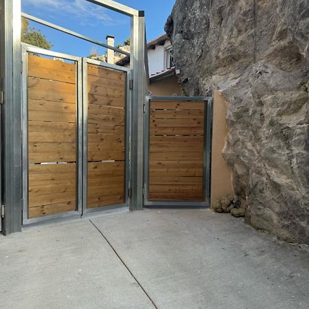 Classic Apartment Meronas Exterior photo
