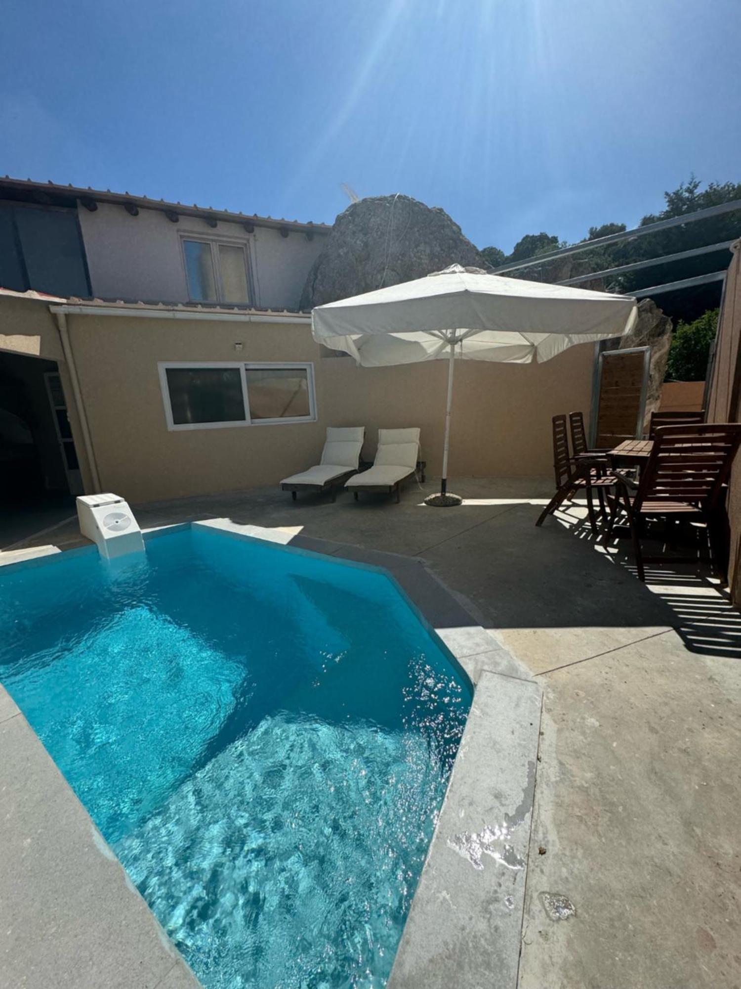 Classic Apartment Meronas Exterior photo